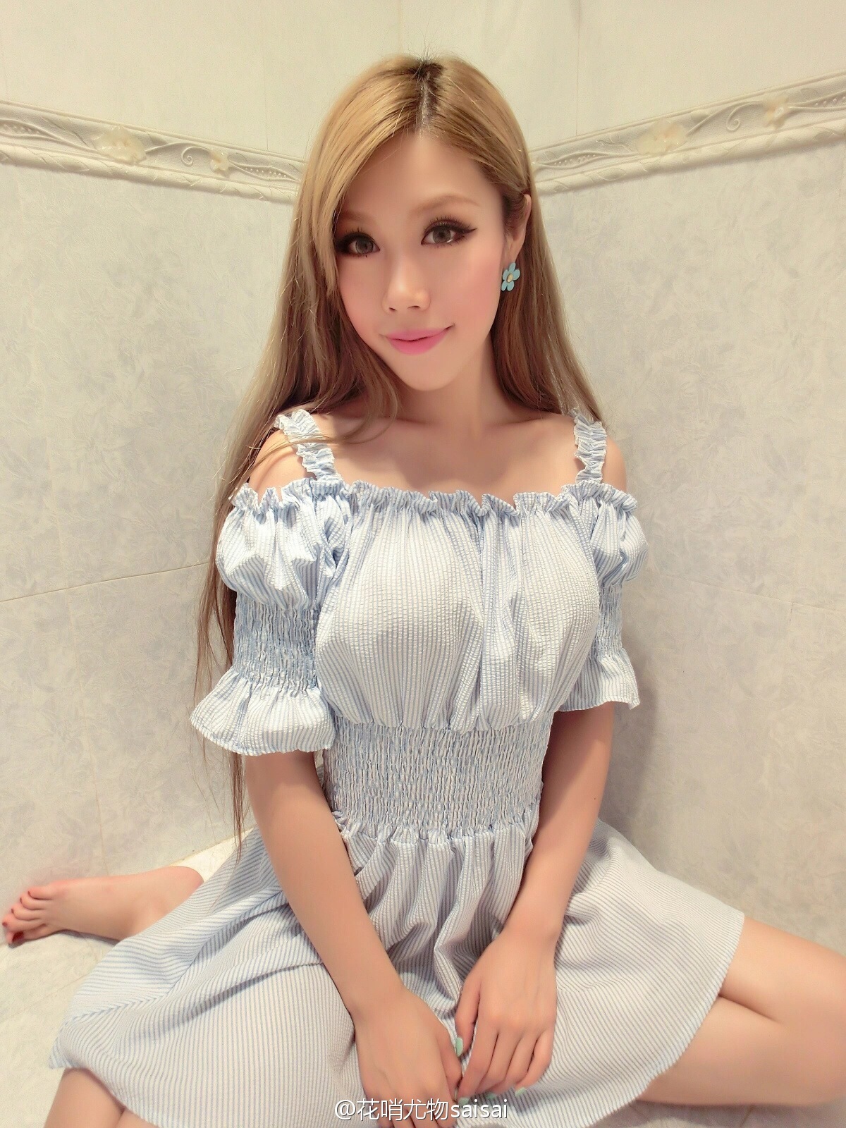 花哨尤物saisai的微博列表微女郎